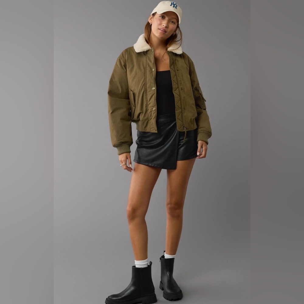 NWT American Eagle ($144.95) Oversized Sherpa Collar Bomber Jacket in Olive